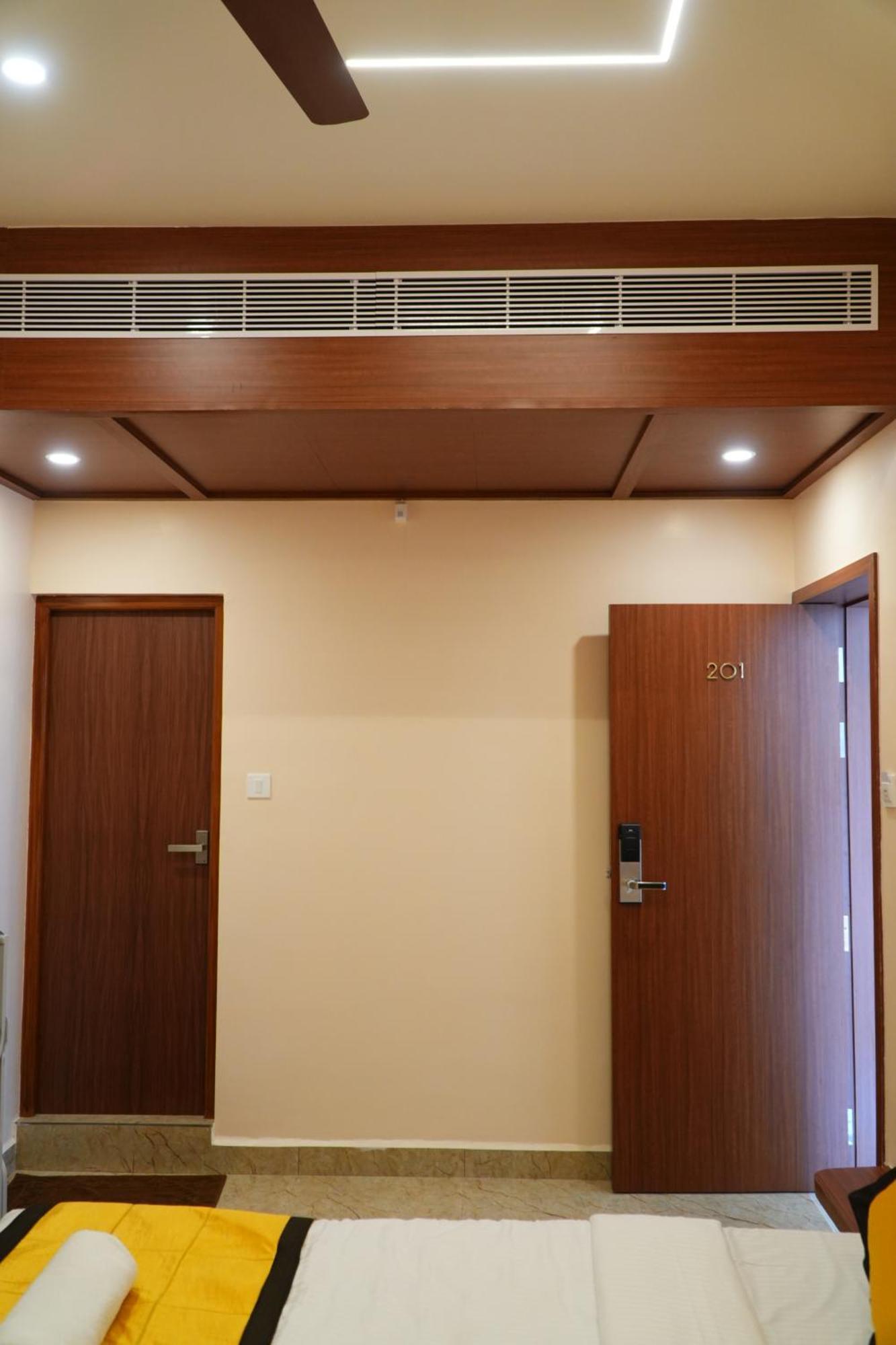 Uj Pallazzio - Business Class Luxury Hotel Tiruvannamalai Ngoại thất bức ảnh