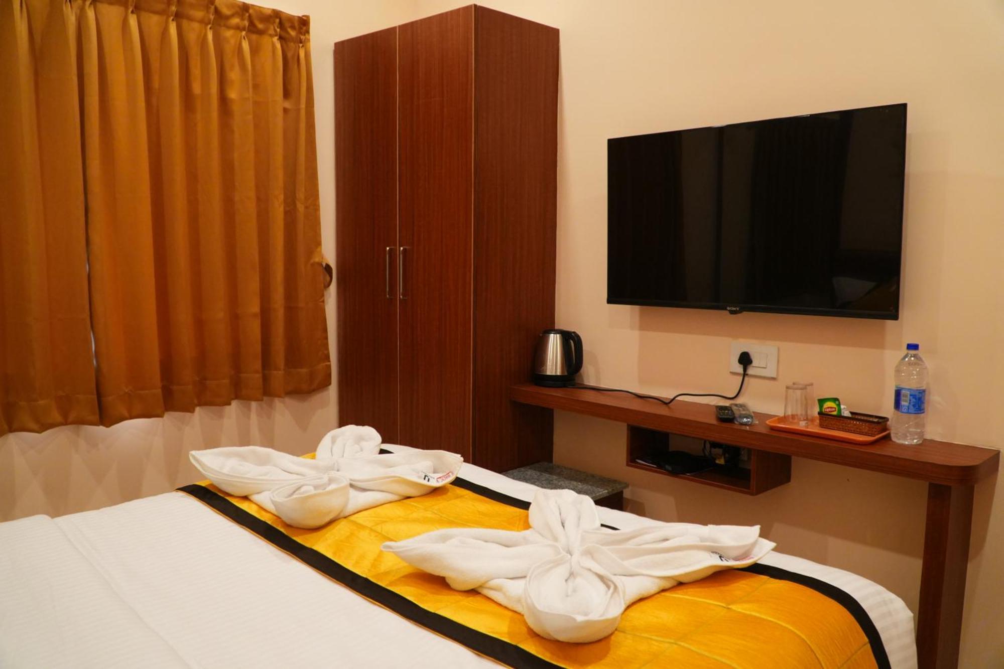 Uj Pallazzio - Business Class Luxury Hotel Tiruvannamalai Ngoại thất bức ảnh