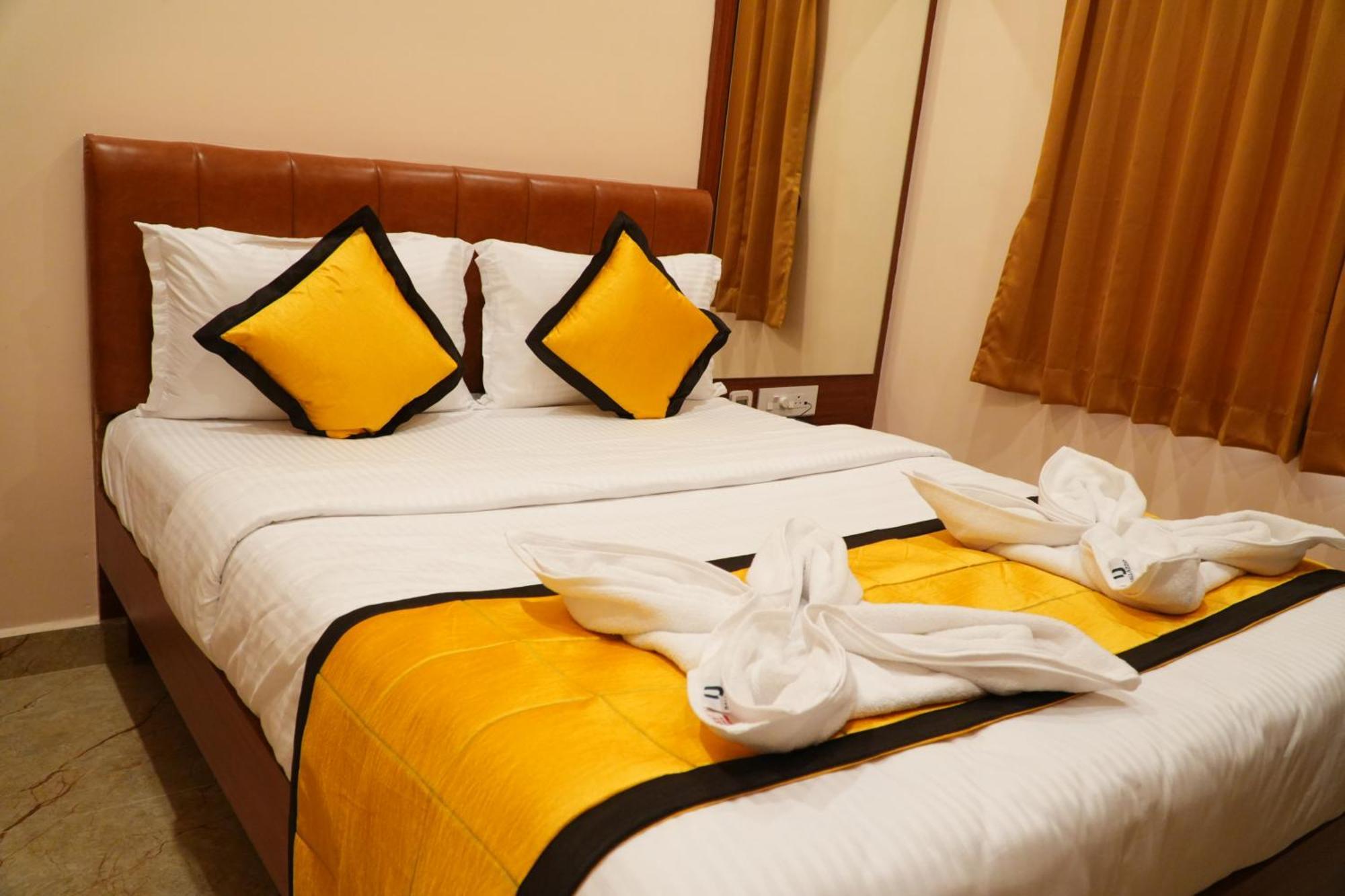 Uj Pallazzio - Business Class Luxury Hotel Tiruvannamalai Ngoại thất bức ảnh