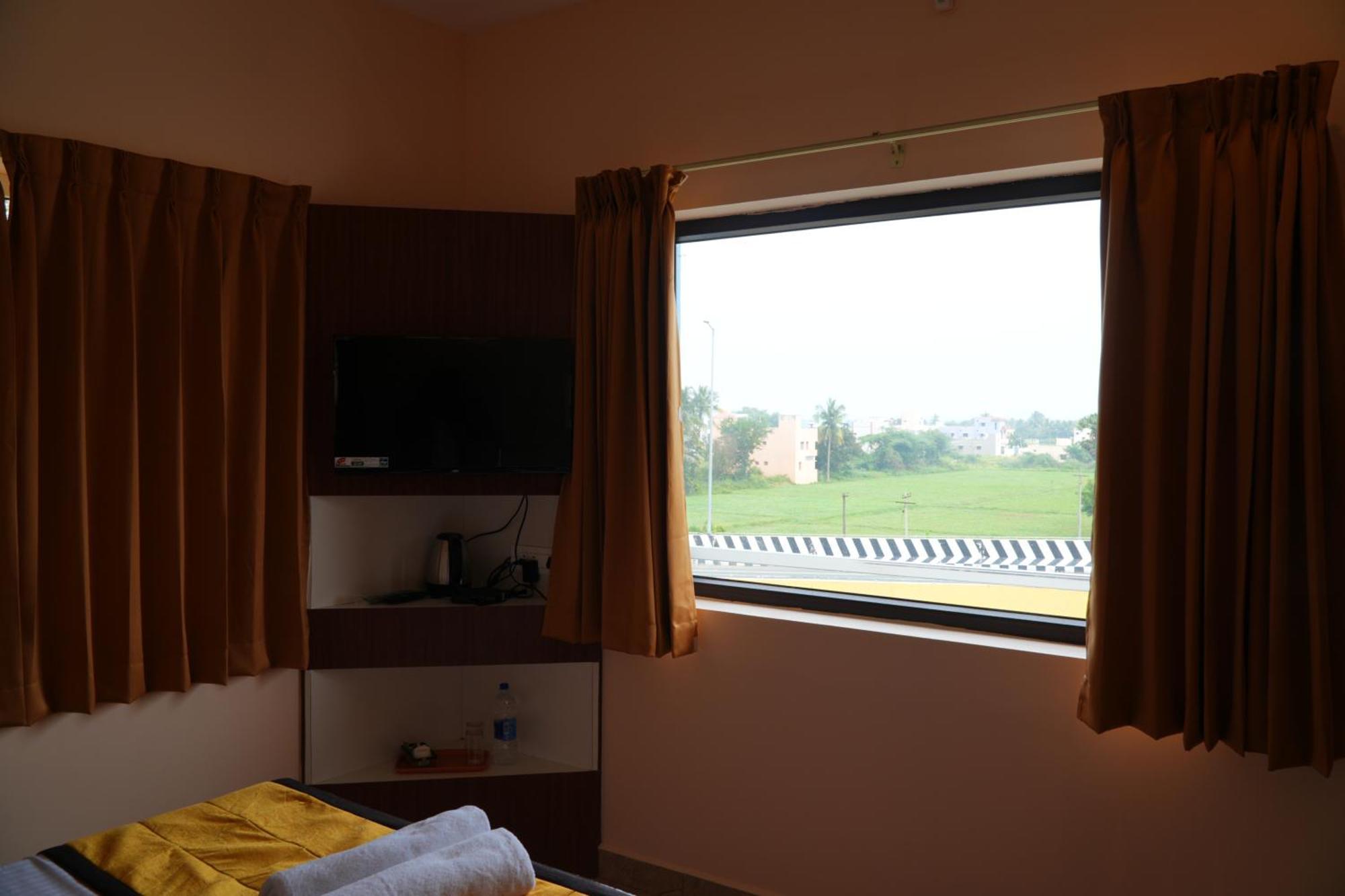 Uj Pallazzio - Business Class Luxury Hotel Tiruvannamalai Ngoại thất bức ảnh
