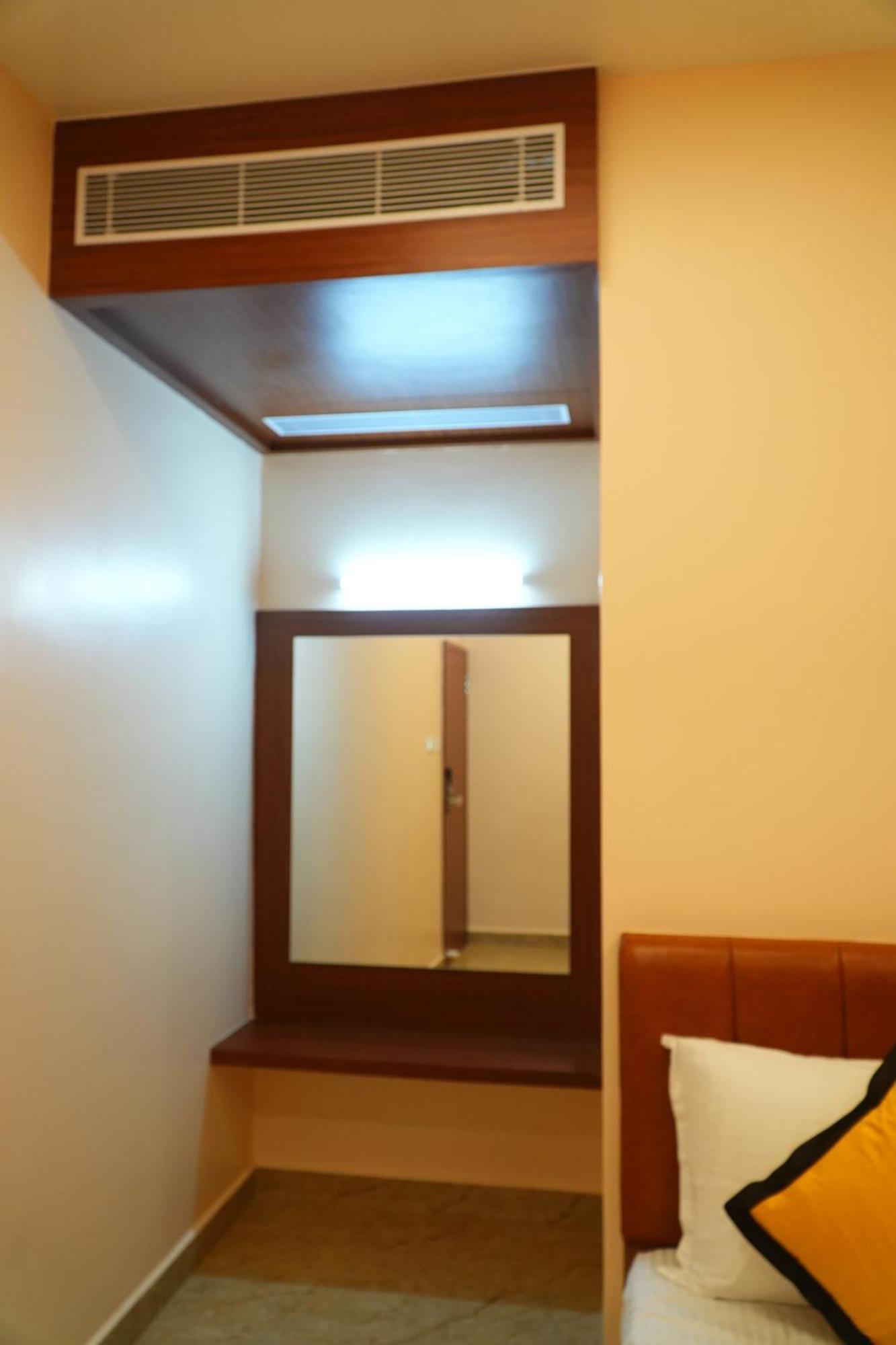 Uj Pallazzio - Business Class Luxury Hotel Tiruvannamalai Ngoại thất bức ảnh