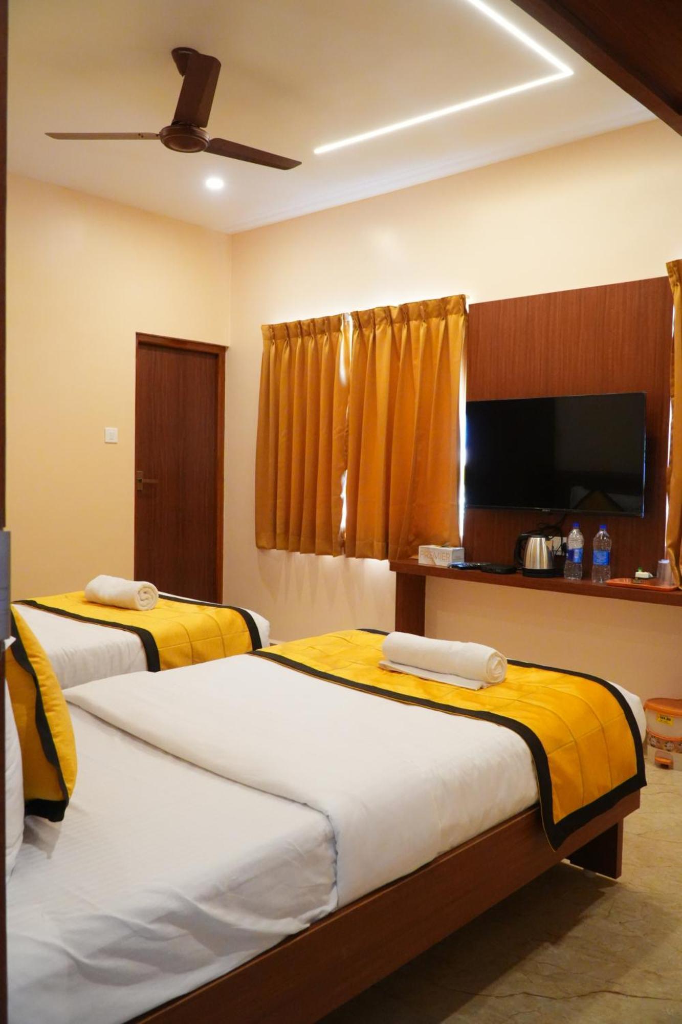 Uj Pallazzio - Business Class Luxury Hotel Tiruvannamalai Ngoại thất bức ảnh