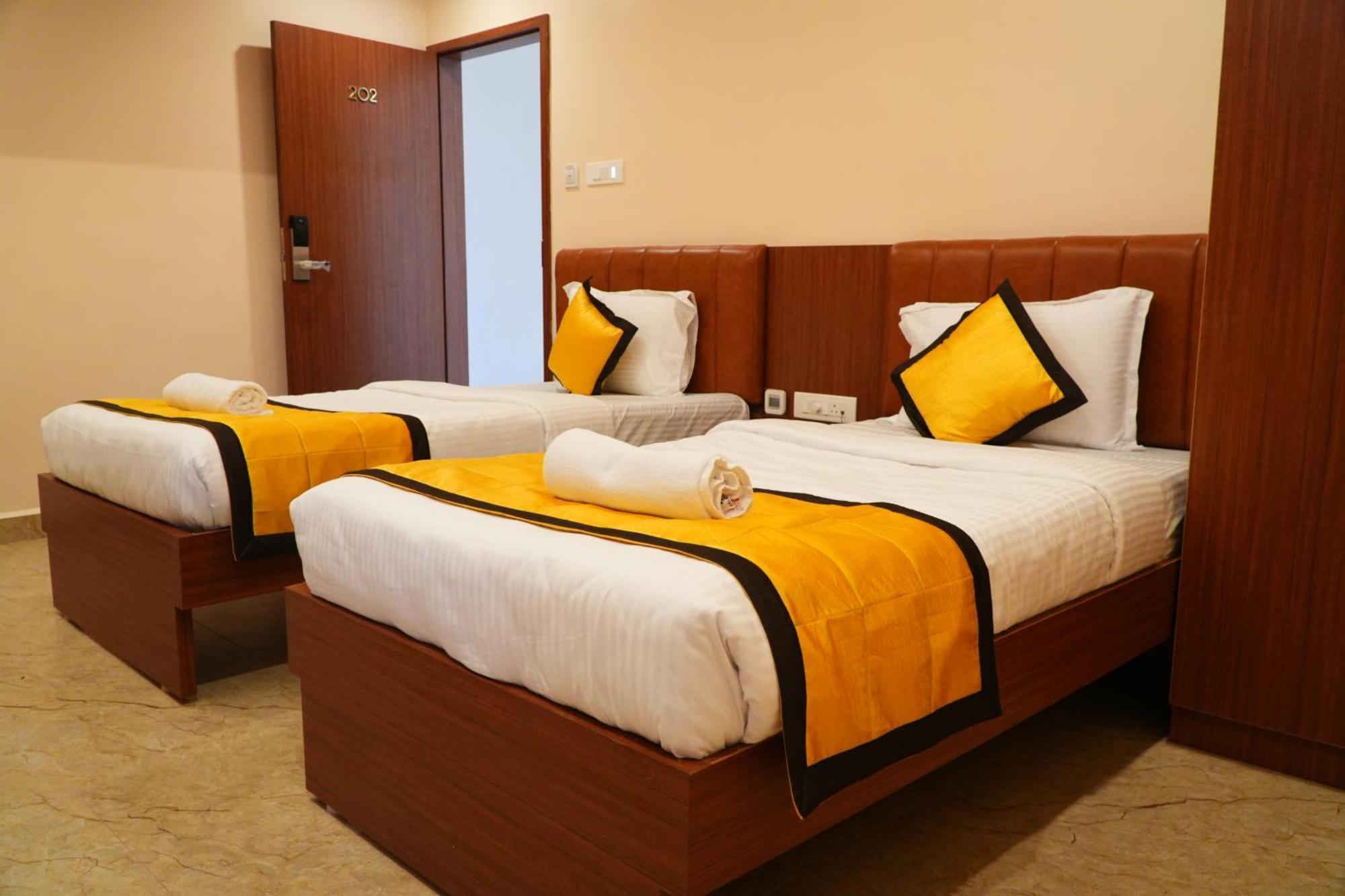 Uj Pallazzio - Business Class Luxury Hotel Tiruvannamalai Ngoại thất bức ảnh